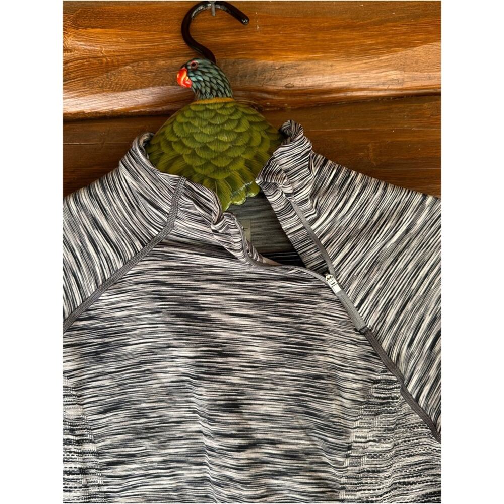 ATHLETA NWT Ruched Back Performance Top - Picture 6 of 9